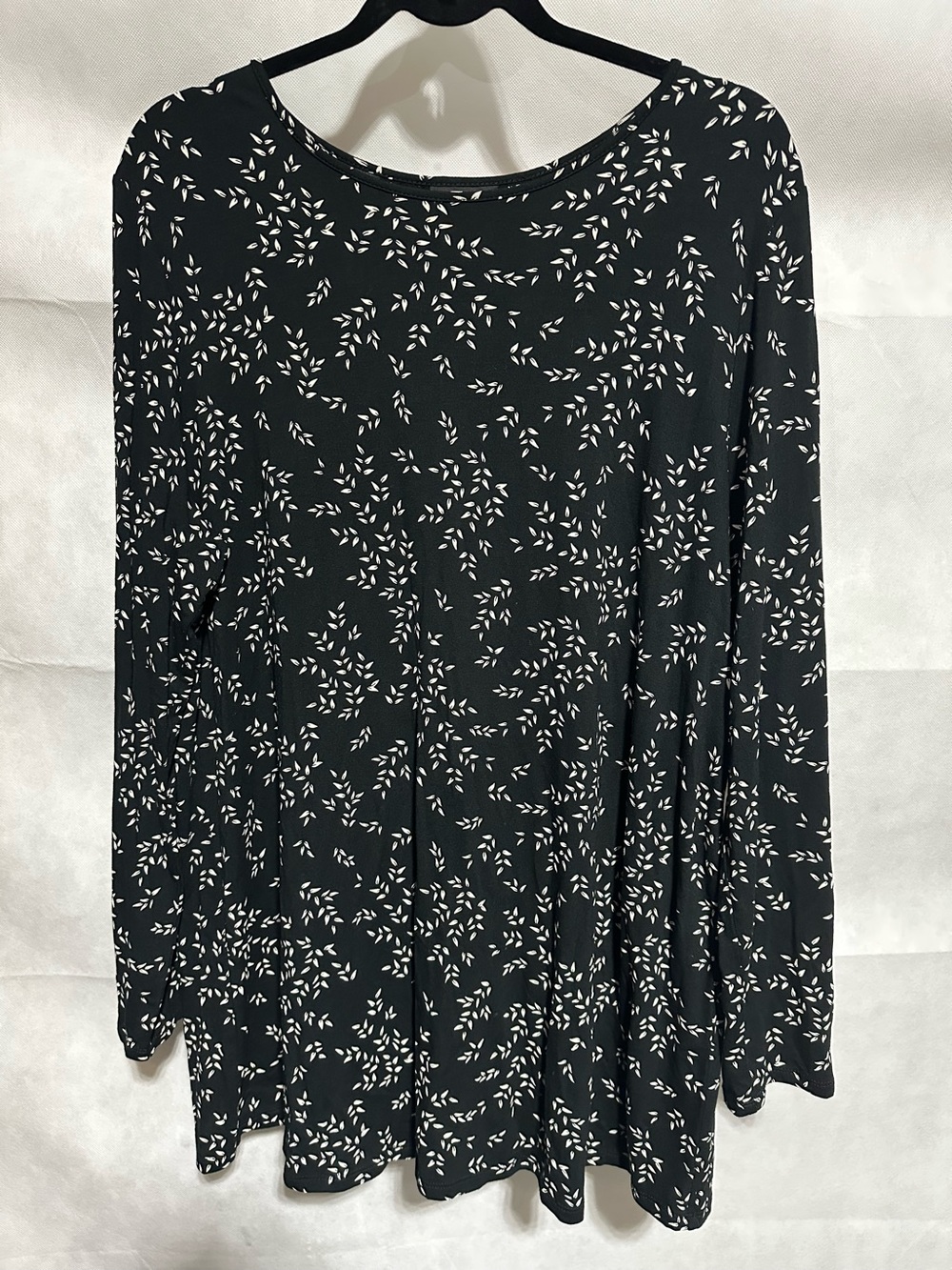 NWOT J. Jill Wearever Black Tunic Round Neck Pintuck Long Sleeve Sz L Stretch